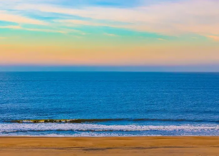 Beach-view Well-equipped With Balcony Pools Gym & Tennis Holiday home